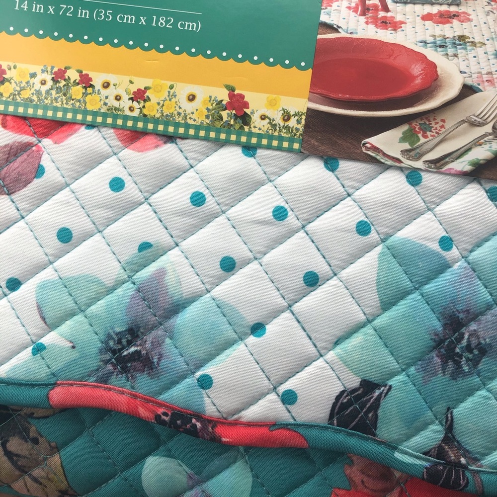 The Pioneer Woman Vintage Bloom Table Runner - Picture 3 of 5